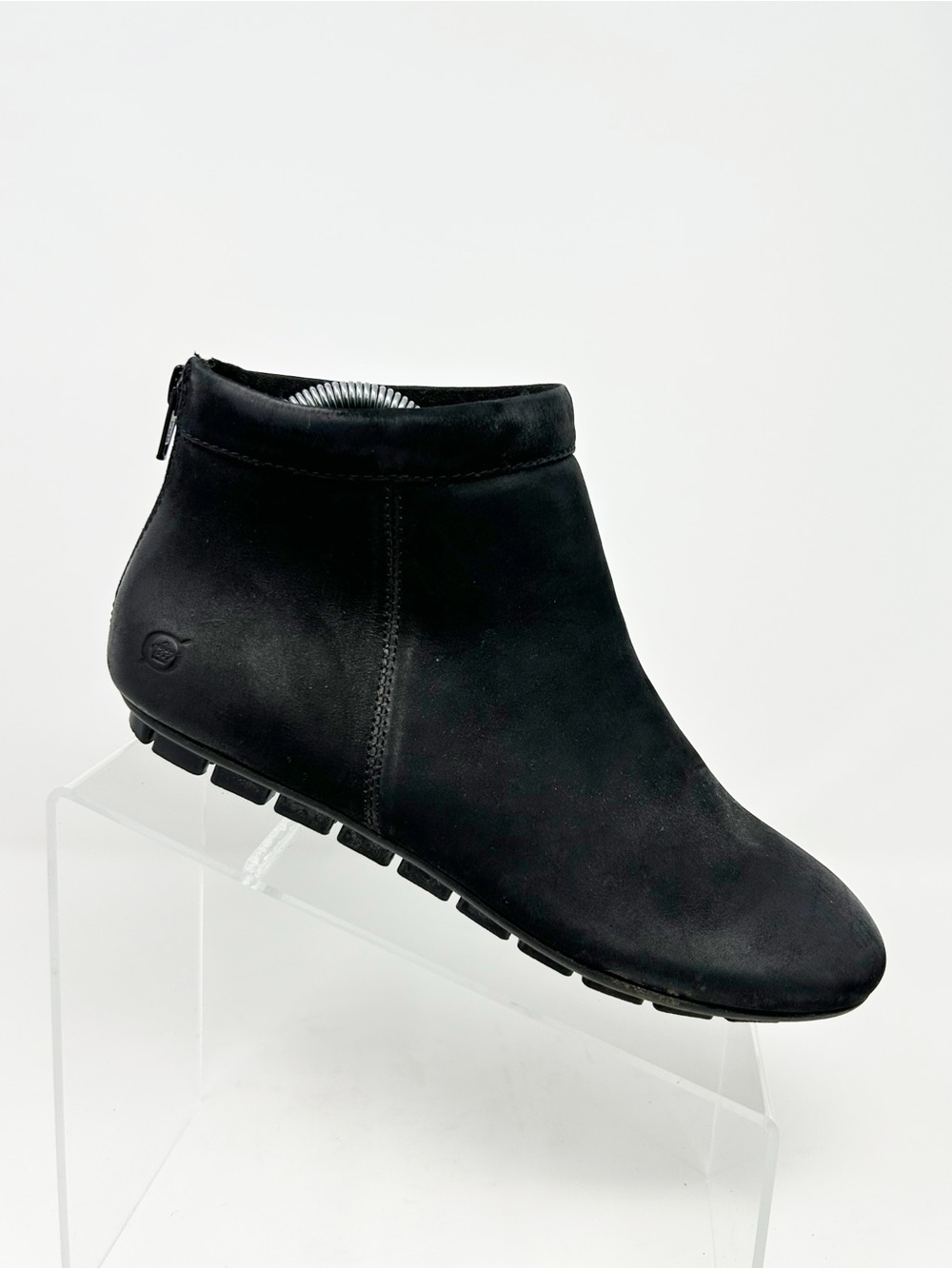 Born Women's Black Ankle Booties Back Zip Lug Sole Round Toe Flat Size 8